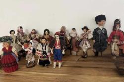 ÇEŞİTLİ BALKAN ÜLKELERİNİN ESKİ BEZ BEBEKLERİ  KOSOVA ARNAVUTLUK BULGARİSTAN İSVİÇRE  KOSOVA PRİŞTİNA DAN ALINDI 13 ADET