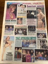 HAFTA SONU GAZETESİ DOĞUM GÜNÜ HEDİYESİ - 27 EYLÜL 1991 - TAM TAKIM 8 SAYFADIR -Hülya Avşar-Dursun Kamadağ-Levent Kırca-Mehmet Kirca-Sevim Kirca-Romen Dilberler-Sevrap Parman-Nadir Remiş-Semra Türel-Zerrin Özer-Vonülsevi Evcü-Haydar Urfalı-Muazzez Abacı-Ferdi Tayfur-İbrahim Tatlıses-Ander Barlay-Necdet Aksoy Hülya’nın yeni erkeği-Avşar kızı’na tövbe bozduran aşk-Her yerde yalnız-Bir kliplik aşk-Haber yorum fısıltı-Seksi dönüş-Son sevgilisi petrolcü-Maraton başladı-Patroniçenin keyfi-İthal sevgili-Repertuarı yanında-Fasıl zamanı-Nezahat Bayram’ın kızı ortaya çıktı-İyice alıştı-Turne yorgunu-Yaz uykusu bitti-Levent Kırca’yı çıldırtan komedi-Tabutu üvey annesi getirdi-Lezbiyen dönme-Nereye baksan ithal et pazarı-Sevrap Parman’ı gece yarısı Arabalısıyınca de alay ettim-Kaçak vurucular vursun oynasın-O şimdi asker dostu-Sırdaş Nonoş’a dayaklı gözdağı-Seçim masraflarına Almanya turnesi-Bağımsız aday İbo yollara düştü-Çılgın şarkıcı-Paranın gözü kör olsun-İbo’nun görkemli Urfa mitingi-Astrofl