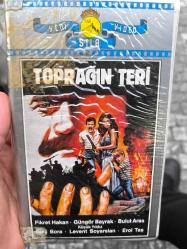 TOPRAĞIN TERİ FİKRET HAKAN GÜNGÖR BAYRAK YENİ VİDEO SILA VHS KASET