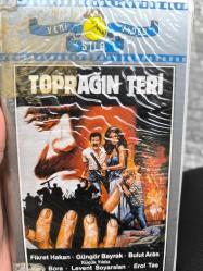 TOPRAĞIN TERİ FİKRET HAKAN GÜNGÖR BAYRAK YENİ VİDEO SILA VHS KASET