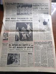 Havadis Gazetesi - 5 Nisan 1958 - boğazdaki asma köprü 3 yılda bitirilecek Fotoğrafı - Bir Türk ve Amerikan firması köprüyü 100 milyona yapacak - asma köprünün inşaatı 1959 yılında başlıyor - Başvekil Adnan Menderes NATO'nun 9. yıldönümü münasebeti ile bir mesaj yayınladı - Dumlupınar şehit aileleri 13 Milyon tazminat alacak - Celal Yardımcı muhalefetin yersiz iddialarını teker teker çürüttü - Dün Büyük Millet Meclisinde Hüseyin Nail Kubalının durumu görüşüldü - avam kamarası Kıbrıs mevzuunda izahat verdi - Adada EOKA'cılar iki Rum'u öldürdüler - hariciye vekili Fatin Rüştü Zorlu yurda döndü - Abdülhamid'in kovaladığı kitap yazan Niyazi Ahmet Banoğlu Yazı Dizisi - işsiz bir atom alimi yazan Orhan Seyfi Orhon - Bahar ve çiçek bayramı hazırlıkları başladı - Yorgo Popof Hudut dışı edildi - genç milli takımımızın ilk maçı yağmurdan yarıda kaldı - basketbolda Modaspor Olympiya'ya 74 67 mağlup oldu fotoğraf - Galatasaray'a gitti Fenerbahçe gidiyor - federasyon Kupası maçları bilet fiyatları