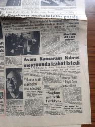 Havadis Gazetesi - 5 Nisan 1958 - boğazdaki asma köprü 3 yılda bitirilecek Fotoğrafı - Bir Türk ve Amerikan firması köprüyü 100 milyona yapacak - asma köprünün inşaatı 1959 yılında başlıyor - Başvekil Adnan Menderes NATO'nun 9. yıldönümü münasebeti ile bir mesaj yayınladı - Dumlupınar şehit aileleri 13 Milyon tazminat alacak - Celal Yardımcı muhalefetin yersiz iddialarını teker teker çürüttü - Dün Büyük Millet Meclisinde Hüseyin Nail Kubalının durumu görüşüldü - avam kamarası Kıbrıs mevzuunda izahat verdi - Adada EOKA'cılar iki Rum'u öldürdüler - hariciye vekili Fatin Rüştü Zorlu yurda döndü - Abdülhamid'in kovaladığı kitap yazan Niyazi Ahmet Banoğlu Yazı Dizisi - işsiz bir atom alimi yazan Orhan Seyfi Orhon - Bahar ve çiçek bayramı hazırlıkları başladı - Yorgo Popof Hudut dışı edildi - genç milli takımımızın ilk maçı yağmurdan yarıda kaldı - basketbolda Modaspor Olympiya'ya 74 67 mağlup oldu fotoğraf - Galatasaray'a gitti Fenerbahçe gidiyor - federasyon Kupası maçları bilet fiyatları