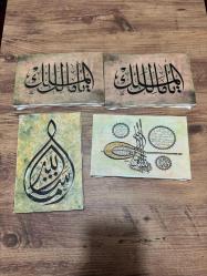 HAT SANATI DUALAR MİNİ DUVAR TABLOLARI 1Adet Nazar-Ayet-el Kürsi-Besmele Tuğra Hat Tablo 1Adet Maşallah | Hat Sanatı 2 Adet Malik El-Mülk Kanvas Ölçüleri 23x 15 cm