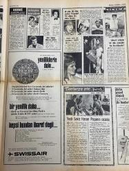 HAFTA SONU GAZETESİ DOĞUM GÜNÜ HEDİYESİ - 18 NİSAN 1971  - TAM TAKIM 8 SAYFADIR - NEŞE KARABÖCEK PLAK POSTERİ TAM SAYFA - Sevim Tuna-Hülya Koçyiğit-Fikret Hakan-Kadir İnanır-Süleyman Turan-Hüseyin Baradan-Selma Güneri-Nilüfer Aydan-Sevda Aydan-Seher Şeniz-Öztürk Serengil-Memduh Ün-Fatma Girik-Efekan Yurdakul-Yusuf Nalkesen-Ferhika Tuncel-Safiye Filiz-Ayhan Işık-Mefharet Yıldırım-Sabri Süha Ansen-Ayhan Minçoğlu-Nesrin Sipahi-Hülya Darcan-Ömer Tariman-Julie Ege-Ursula Andress-Charles Bronson-Juliet Greco-Yedi Sekiz Hasan Paşa-Zeki Müren-Sema Sarper-Mithat Özyılmaz-Nancy Sinatra-M. Mathieu-Yılmaz Köksal-Müjdat Gezen-Türkan Akyol-Sevinç Erbulak-Bülent Ersoy-Oya Sindancoğlu-Ortay Akant-Cavit Tüzüner-Süvi Akgün-Osman Erengel-Cavid Toysalıoğlu-Tahireti Ünsal-Mithat Aydın-Nihal Gökültepe-Barbaros Erkek-Hüseyin Cahit Şad-Süha Engin-Rüya Karakuş-Dursun Salkım Radyo halktan yardım istedi-Kadir İnanır İtalya’dan teklif aldı-Hülya Koçyiğit F.B. kaptanı Nedim’in nikâh şahidi olacak-Sevim Tuna’ya sah