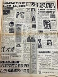 HAFTA SONU GAZETESİ DOĞUM GÜNÜ HEDİYESİ - 4 NİSAN 1971  - TAM TAKIM 8 SAYFADIR -Türkan Şoray-Ajda Pekkan-Cömert Baykut-Muherem Nur-Ayseçik-Perihan Savaş-Anne Koçyiğit-Hülya Koçyiğit-Feryal Eke-Nedim Güçlü-Şeref Taşlıova-Leyla Esen-Ömer Çalışkan-Esin Afşar-Fikret Kızılok-Rasim Müslüman-Tugay Tokşes-Rıza Pekutsal-Şükrü Şentürk-Hülya Süer-Serap İnci-Dursun Salkım-Fatma Girik-Tülay Tuncer-Kerem Güney-Jean Louis Trintignant-Ursula Andress-Tony Curtis-Liz Taylor-Gina Lollobrigida-Romy Schneider-Nermin Candan-Ferhan Gürpınar-Azmi Nihad-Sadiye Yüce-Ayhan Aydın-Cemal Bozkurt-Süheyl Aksoy-Suna Özkul-Cevdet Üner-Ferdi Tayfur-Keriman Halis-Suat Tüfekçioğlu-Zeynep Elalem-Naim Dağa-Mehmet Murat-Mine Han-Bülent Özer-Saadet Sun-Adnan Şen-Mükerrem Eke-Kadir Bozdağ Türkan Şoray zirvede kalmak için daha az film çevirecek-Ajda Cömert bana iki milyona mal oldu dedi-Ayşecik 10874 evlenme mektubu aldı-Muherem Nur oğlundan küçük çocukla kaçtı-Anne Koçyiğit futbolcu damadını itham etti-Kadınlar arası roman yar