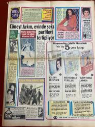 HAFTA SONU GAZETESİ DOĞUM GÜNÜ HEDİYESİ - 21 MART 1971  - TAM TAKIM 8 SAYFADIR - Plak Listesi - Cüneyt Arkın-Nilüfer Aydan-Safiye Ayla-Timur Selçuk-Arzu Okay-Hülya Darcan-Tanju Korel-Nazan Şoray-Ayşe Orman-Ay Orhan-Zeki Müren-Şükrü Şentürk-Rıza Pekutsal-Hülya Süer-Mine Sen-Nuray Darcan-Mustafa Canan-Kadir Bozdağ-Leyla Esen-Ömer Çalışkan-Neşe Karaböcek-Erol Taş-Sarah Miles-Dustin Hoffman-Warren Beatty-Julie Christie-Al Mac Graw-B.B.-Azmi Nihad-Serpil Örümcer-Sayra Orkan-Tamer Yavaşoğlu-Meral Dönmez-Füsun Toktaş-Adnan Ersan-Mine Tan-Kenan Sönmez-Tülin Ersoy-Yılmaz Köksal-Feryal Eke-Mehmet Çekiç-Ayla Duru-İnci Cayırli-Ferdi Özbeğen-Güneri Civaoğlu-Zerrin Yalçın-Ahmet Üstüner-Nermin Candan Cüneyt Arkın evinde seks partileri tertipliyor-Nilüfer Aydan ben sanat için göbek alıyorum diyor-Arzu Okay’ı dertten kurtardılar-Hülya Darcan Tanju Korel evleniyorlar-Safiye Ayla’nın nişanlısı Timur Ün’ün eski eşi itham etti-Çılgın Melos nöbetçi tuttu-Kadınlar arası roman yarışması-Kitapseverlere büyük - İdil Koleksiyon