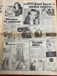 HAFTA SONU GAZETESİ DOĞUM GÜNÜ HEDİYESİ - 23 ŞUBAT 1979  - TAM TAKIM 12 SAYFADIR -Türkan Şoray-Hülya Koçyiğit-Filiz Akın-Bülent Ersoy-Bahar Erdeniz-Engin Verel-Erol Büyükburç-Emel Sayın-Ferdi Tayfur-Asu Maralman-Gülbin Eray-Mediha Şen-Ümit Çelmen-Müjdat Gezen-Cüneyt Arkın-Zeki Müren-Ahmet Özhan-Talat Yörük-Kenan Pars-Meral Konrat-Nurhan Yılmaz-Muharrem Gürses-Mine Mutlu-Muazzez Arçay-Ayşe Uğurlu-Yılmaz Güney-Selahattin İçli-Süleyman Demirel-Fahrettin Aslan-Nesrin Sipahi-Sadiye Ayhan-Güngör Başar-Mine Çayırlı-Nihal Atsız-Cüneyt Türel-Muzaffer Aslan Olmaz böyle şey-Marifetli Rus bebeği-Bu düpedüz çılgınlıktır-Bahar Erdeniz evleniyor-Başa dert olan şapkalar-Zayıflamaya bugünden başlayın-Apandisit sancısını gaz sancısından ayırmak-Bütün dertlerin yolu mideden geçer-Akıl almaz bir sahtekârlık-Emel Sayın’a yardım yağıyor-Yalanın bedeli-Ferdi Tayfur beni aldattı-Derdim kocamdan değil boynumdan-Ölenler öldü Gülbin Eray sağ-Buna parasıyla rezil olmak denir-Benim iki pırlantam var-