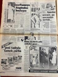 HAFTA SONU GAZETESİ DOĞUM GÜNÜ HEDİYESİ - 23 ŞUBAT 1979  - TAM TAKIM 12 SAYFADIR -Türkan Şoray-Hülya Koçyiğit-Filiz Akın-Bülent Ersoy-Bahar Erdeniz-Engin Verel-Erol Büyükburç-Emel Sayın-Ferdi Tayfur-Asu Maralman-Gülbin Eray-Mediha Şen-Ümit Çelmen-Müjdat Gezen-Cüneyt Arkın-Zeki Müren-Ahmet Özhan-Talat Yörük-Kenan Pars-Meral Konrat-Nurhan Yılmaz-Muharrem Gürses-Mine Mutlu-Muazzez Arçay-Ayşe Uğurlu-Yılmaz Güney-Selahattin İçli-Süleyman Demirel-Fahrettin Aslan-Nesrin Sipahi-Sadiye Ayhan-Güngör Başar-Mine Çayırlı-Nihal Atsız-Cüneyt Türel-Muzaffer Aslan Olmaz böyle şey-Marifetli Rus bebeği-Bu düpedüz çılgınlıktır-Bahar Erdeniz evleniyor-Başa dert olan şapkalar-Zayıflamaya bugünden başlayın-Apandisit sancısını gaz sancısından ayırmak-Bütün dertlerin yolu mideden geçer-Akıl almaz bir sahtekârlık-Emel Sayın’a yardım yağıyor-Yalanın bedeli-Ferdi Tayfur beni aldattı-Derdim kocamdan değil boynumdan-Ölenler öldü Gülbin Eray sağ-Buna parasıyla rezil olmak denir-Benim iki pırlantam var-