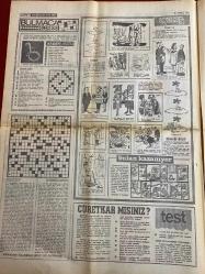 HAFTA SONU GAZETESİ DOĞUM GÜNÜ HEDİYESİ - 18 TEMMUZ 1968  - TAM TAKIM 8 SAYFADIR -Selda alkor‘un son aşkı Ümit Utku-Selma Güner’i tam 40 gün bedava şarkı söyleyecek-Sevim Tuna Ajda Pekkan ve Adnan Şenses‘le kavga ettiği-Özcan Korkut’un bestelerini Sevim Tanürek plaka okuduğu-Ayfer Feray ve Nisa Serezli ayrıldılar-plaj daireleri-haftanın Şiirleri-cüretkar mısınız testi-milyonluk düğün- Emin Çiftçi’nin kızı Esen Çiftçi ile Reşat tığrakın oğlu Ömer Tığrak evlendi - Brigitte bardot mutlu değilim - Emel sayın plak reklamı - İsmet sıral orkestrası yaz sonunda dağılacak - saime sinan kendine rakip ses tanımıyor- yaz aylarında saç ve bakımı - Sezer Önal - Fahri ışık plak reklamı - Taner Şener Plak reklamı - Özdemir Erdoğan’ın yerine Atina’ya Ajda götürülüyor - Sevim Çağlayan her gece Silüetlerle kavga ediyor - Nuri sesigüzel yüzünden bir gazino harap oldu - Şarkıcı Alpay İspanya’da azgın boğalarla güreş yapmış