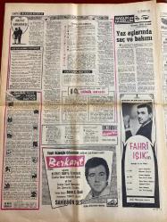 HAFTA SONU GAZETESİ DOĞUM GÜNÜ HEDİYESİ - 18 TEMMUZ 1968  - TAM TAKIM 8 SAYFADIR -Selda alkor‘un son aşkı Ümit Utku-Selma Güner’i tam 40 gün bedava şarkı söyleyecek-Sevim Tuna Ajda Pekkan ve Adnan Şenses‘le kavga ettiği-Özcan Korkut’un bestelerini Sevim Tanürek plaka okuduğu-Ayfer Feray ve Nisa Serezli ayrıldılar-plaj daireleri-haftanın Şiirleri-cüretkar mısınız testi-milyonluk düğün- Emin Çiftçi’nin kızı Esen Çiftçi ile Reşat tığrakın oğlu Ömer Tığrak evlendi - Brigitte bardot mutlu değilim - Emel sayın plak reklamı - İsmet sıral orkestrası yaz sonunda dağılacak - saime sinan kendine rakip ses tanımıyor- yaz aylarında saç ve bakımı - Sezer Önal - Fahri ışık plak reklamı - Taner Şener Plak reklamı - Özdemir Erdoğan’ın yerine Atina’ya Ajda götürülüyor - Sevim Çağlayan her gece Silüetlerle kavga ediyor - Nuri sesigüzel yüzünden bir gazino harap oldu - Şarkıcı Alpay İspanya’da azgın boğalarla güreş yapmış
