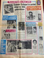 HAFTA SONU GAZETESİ DOĞUM GÜNÜ HEDİYESİ - 18 TEMMUZ 1968  - TAM TAKIM 8 SAYFADIR -Selda alkor‘un son aşkı Ümit Utku-Selma Güner’i tam 40 gün bedava şarkı söyleyecek-Sevim Tuna Ajda Pekkan ve Adnan Şenses‘le kavga ettiği-Özcan Korkut’un bestelerini Sevim Tanürek plaka okuduğu-Ayfer Feray ve Nisa Serezli ayrıldılar-plaj daireleri-haftanın Şiirleri-cüretkar mısınız testi-milyonluk düğün- Emin Çiftçi’nin kızı Esen Çiftçi ile Reşat tığrakın oğlu Ömer Tığrak evlendi - Brigitte bardot mutlu değilim - Emel sayın plak reklamı - İsmet sıral orkestrası yaz sonunda dağılacak - saime sinan kendine rakip ses tanımıyor- yaz aylarında saç ve bakımı - Sezer Önal - Fahri ışık plak reklamı - Taner Şener Plak reklamı - Özdemir Erdoğan’ın yerine Atina’ya Ajda götürülüyor - Sevim Çağlayan her gece Silüetlerle kavga ediyor - Nuri sesigüzel yüzünden bir gazino harap oldu - Şarkıcı Alpay İspanya’da azgın boğalarla güreş yapmış