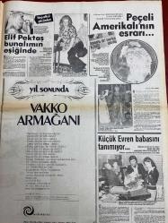 HAFTA SONU GAZETESİ DOĞUM GÜNÜ HEDİYESİ ( Turkish Newspaper ) - 21 ARALIK CUMA  - TAM TAKIM 12 SAYFADIR - Aynur Aydan-Hasan Fehmi Güneş-Müjde Ar-Gönül Yazar-Ünal Kutral-Tarık Aktuğ-Yüksel Uzel-Güzide Kasacı-Sezen Aksu-Sibel Egemen-Perihan Savaş-Rüçhan Adlı-Türkan Şoray-Cüneyt Arkın-Hakan Balamir-Bu aşk küllenmedi-Ömür boyu unutulmayacak darbe-Aynur Aydan Anadolu’da olaylar bekliyor-Müjde Ar koca arıyor-Varan 1 Heykel gibi iki aday-Varan 2 Bohem koca-Varan 3 Ve bir bürokrat-İşte adam olacak çocuk-Gönül Yazar İsviçre’de şifa arıyor-Benli türkücü evli çıktı-Yüksel Uzel hem ağlıyor hem gidiyor-Güzide Kasacı dert getirdi-Boşanmanın bedeli 5 milyon-Başkent’te 2 yalnız kadın-Kıskançlık 2 jönün ekmeğine mal oldu