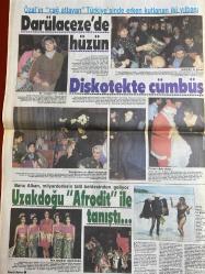 HAFTA SONU GAZETESİ DOĞUM GÜNÜ HEDİYESİ ( Turkish Newspaper ) - 1 OCAK 1988  - TAM TAKIM 12 SAYFADIR -Bülent Ersoy - Noyan Bayrals - Ferdi Tayfur - Güneri Civaoğlu - Güler Birol - Banu Alkan - Leyla Sayar - Seyran - Semra Özal - Leyla Yenlay Köseoğlu - Erbil Değişmez - Dilhi Kemal Kocaoğlu - Füsun Gözay - Fikret Tunçer - Belkıs Akkale - Bülent Bilgiç - Nuri Hashem - Taha Toros - Noyan Bayrals - Bülent Ersoy - Ferdi’den 2 çinko 1 tombala - İSKİ Vakfı illegal çalışıyor - Konsomatristen artist bu kadar olur - 400 parfüm veriyor isteyen herkesi zayıflatıyor - Darülaceze’de hüzün - Diskotekte cümbüş - Uzakdoğu Afrodit ile tanıştı - Ermiş Leyla bir seks delisidir - Korkunç Yenge yine ısırdı - Plakçılar kralının maskesini düşürdük - Yıldız açılışte piyango - Ressam Kanuni’nin ikinci yaşamı - Evinin kapısını şaşıran aktör - İbnu’l Yarımakan gazeteci - 1 rehbiye 1987 benden çok şey aldı