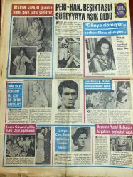 HAFTA SONU GAZETESİ DOĞUM GÜNÜ HEDİYESİ ( Turkish Newspaper ) - 27 HAZİRAN 1968  - TAM TAKIM 8 SAYFADIR -yeni çıkan plaklar listesi-Zeki Müren-Ajda Pekkan-Gönül Yazar-Öztürk Serengil-Murat Soydan-Türkan Şoray-Süle Yücel-Gülşen Ertena-Nuray Zengel-Peri-Han-Süreyya-Belgin Doruk-İzzet Günay-Mine Soley-Sezer Güvenirgil-Tunç Oral-Saniye Can-Yusuf Nalkesen-Nesrin Sipahi-Ayten Alpman-Kadri Ünalan-Engin Erge-Yaşar Güçlü-Rüştü Demirci-Aliye Akkılıç-Muazzez Türüng-Mahmut Coşkunsez-Fahri Işık-Gönül Öner-Adnan Varveren-Haydar Ağbaba-Elsa Martinelli-Brigitte Bardot-Leyla Süren-Meral Polat-Safiye Aylin  Baş Artist Bulan Kazanıyor-Hafta Sonu’nun 5 Bin Lira Ödüllü Yeni Yarışması-Artistler Arasında Sinir Harbi Başladı-Gönül Yazar ile Öztürk Serengil Birbirine Girdi-Ajda Pekkan Eyüpsultan’da Kurban Kestirdi-Şoray Operet Oynuyor-Peri-Han Beşiktaşlı Süreyya’ya Aşık Oldu-Dünya Dönüyor Şarkısı Filme Alınıyor-Mine Soley Kendisine Laf Atan Bir Şoföre Dayak Attı-Sezer Güvenirgil ile Tunç Oral Nişanlandı-Saniye
