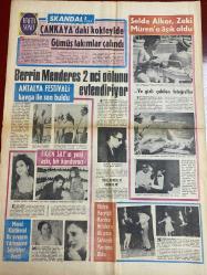 HAFTA SONU GAZETESİ DOĞUM GÜNÜ HEDİYESİ ( Turkish Newspaper ) - 20 HAZİRAN 1968  - TAM TAKIM 8 SAYFADIR -yeni çıkan plaklar listesi-Gönül Akdikmen-Zeki Çetin-Ruhan Deniz-Hülya Tüzüntürk-Vedat Çetinkaya-Nedim Utkan-Ulkan Balkar-Nevin Akcan-Serap Ergun-Hayati Engin-Berrin Menderes-Figen Say-Ünsal Aybek-Meral Küçükerol-Hülya Koçyiğit-Nilüfer Koçyiğit-Selda Alkor-Zeki Müren-Mutlu Menderes-Yüksel Menderes-Cem Karaca-Fahriye Caner-Timur Selçuk-Kamuran Akkor-Gina Lollobrigida-Vitali Hakko-Aslan Sadıkoğlu-Meral Sadıkoğlu-Canan Işık  Çankaya’daki Kokteyl Skandalla Bitti-Türk Müziği Yeni Seslere Kavuştu-Türk Müziği Altın Ses Kralı Zeki Çetin-Altın Ses Kraliçesi Gönül Akdikmen-Çankaya’daki Kokteylde Gümüş Takımlar Çalındı-Berrin Menderes 2. Oğlunu Evlendiriyor-Antalya Festivali Kavga ile Son Buldu-Figen Say’ın Yeni Aşkı Bir Kunduracı-Meral Küçükerol Bir Yuvanın Yıkılmasına Sebebiyet Verdi-Hülya Koçyiğit Kardeşi Nilüfer’e İlk Gece Sahnede Yardımcı Oldu-Selda Alkor Zeki Müren’e Aşık Oldu-Cem Karaca