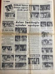 HAFTA SONU GAZETESİ DOĞUM GÜNÜ HEDİYESİ ( Turkish Newspaper ) - 20 HAZİRAN 1968  - TAM TAKIM 8 SAYFADIR -yeni çıkan plaklar listesi-Gönül Akdikmen-Zeki Çetin-Ruhan Deniz-Hülya Tüzüntürk-Vedat Çetinkaya-Nedim Utkan-Ulkan Balkar-Nevin Akcan-Serap Ergun-Hayati Engin-Berrin Menderes-Figen Say-Ünsal Aybek-Meral Küçükerol-Hülya Koçyiğit-Nilüfer Koçyiğit-Selda Alkor-Zeki Müren-Mutlu Menderes-Yüksel Menderes-Cem Karaca-Fahriye Caner-Timur Selçuk-Kamuran Akkor-Gina Lollobrigida-Vitali Hakko-Aslan Sadıkoğlu-Meral Sadıkoğlu-Canan Işık  Çankaya’daki Kokteyl Skandalla Bitti-Türk Müziği Yeni Seslere Kavuştu-Türk Müziği Altın Ses Kralı Zeki Çetin-Altın Ses Kraliçesi Gönül Akdikmen-Çankaya’daki Kokteylde Gümüş Takımlar Çalındı-Berrin Menderes 2. Oğlunu Evlendiriyor-Antalya Festivali Kavga ile Son Buldu-Figen Say’ın Yeni Aşkı Bir Kunduracı-Meral Küçükerol Bir Yuvanın Yıkılmasına Sebebiyet Verdi-Hülya Koçyiğit Kardeşi Nilüfer’e İlk Gece Sahnede Yardımcı Oldu-Selda Alkor Zeki Müren’e Aşık Oldu-Cem Karaca