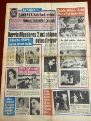 HAFTA SONU GAZETESİ DOĞUM GÜNÜ HEDİYESİ ( Turkish Newspaper ) - 20 HAZİRAN 1968  - TAM TAKIM 8 SAYFADIR -yeni çıkan plaklar listesi-Gönül Akdikmen-Zeki Çetin-Ruhan Deniz-Hülya Tüzüntürk-Vedat Çetinkaya-Nedim Utkan-Ulkan Balkar-Nevin Akcan-Serap Ergun-Hayati Engin-Berrin Menderes-Figen Say-Ünsal Aybek-Meral Küçükerol-Hülya Koçyiğit-Nilüfer Koçyiğit-Selda Alkor-Zeki Müren-Mutlu Menderes-Yüksel Menderes-Cem Karaca-Fahriye Caner-Timur Selçuk-Kamuran Akkor-Gina Lollobrigida-Vitali Hakko-Aslan Sadıkoğlu-Meral Sadıkoğlu-Canan Işık  Çankaya’daki Kokteyl Skandalla Bitti-Türk Müziği Yeni Seslere Kavuştu-Türk Müziği Altın Ses Kralı Zeki Çetin-Altın Ses Kraliçesi Gönül Akdikmen-Çankaya’daki Kokteylde Gümüş Takımlar Çalındı-Berrin Menderes 2. Oğlunu Evlendiriyor-Antalya Festivali Kavga ile Son Buldu-Figen Say’ın Yeni Aşkı Bir Kunduracı-Meral Küçükerol Bir Yuvanın Yıkılmasına Sebebiyet Verdi-Hülya Koçyiğit Kardeşi Nilüfer’e İlk Gece Sahnede Yardımcı Oldu-Selda Alkor Zeki Müren’e Aşık Oldu-Cem Karaca