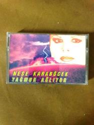 NEŞE KARABÖCEK - YAĞMUR AĞLIYOR - KASET