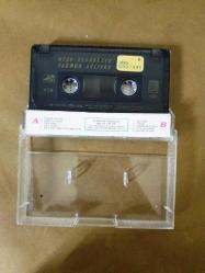 NEŞE KARABÖCEK - YAĞMUR AĞLIYOR - KASET