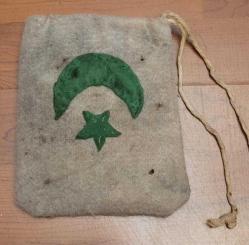 ESKİLERDEN KEÇEDEN MAMÜL KESE. Zamana bağlı bir kaç minik delik var.