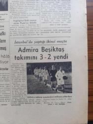 Ulus Gazetesi - Turkish Newspaper - 4 Haziran 1942 - savaşa nereden başlamalıyız yazan Falih Rıfkı Atay Başmakale - On yılda 50.000 kişilik bir ilköğretim ekibi kurulacak - Maarif vekilimiz Hasan Ali Yücel - dünkü suikast davasında avukat Şakir Ziya Karaçay müdafaanamesini okurken Fotoğrafı - Süleyman Sağol da müdafaasını yaptı - Libya'da Almanlar yarım çember içine alındı - Amerika Bulgar Macar ve Romen hükümeti ile harp halinde - Amerika harp için 11 ayda 22.130.946.353 dolar masraf etti - Admira Beşiktaş takımını 3 2 yendi fotoğraf - Londra'ya göre Kolonya halkı başka yerlere göç ediyormuş - Almanya'ya karşı İngiliz uçakları büyük akınlara devam ediyor - Ümit Uluğ'un cenazesi Dün defnedildi fotoğraf - Hamlet davası sona ermiş Peyami Safa Ziyat Ebuzziya Ve Cihat Baban beraat etmişlerdir - Hasret yazan Muazzez Aruoba Yazı Dizisi - Müjde orman çiftliği Marmara parkı'nda her gün incesaz vardır - küçük yıldız filmi yeni sinemada - gönüller aldanır filmi sus sinemasında - Slyvia Şerbescu