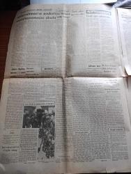 Ulus Gazetesi - Turkish Newspaper - 4 Haziran 1942 - savaşa nereden başlamalıyız yazan Falih Rıfkı Atay Başmakale - On yılda 50.000 kişilik bir ilköğretim ekibi kurulacak - Maarif vekilimiz Hasan Ali Yücel - dünkü suikast davasında avukat Şakir Ziya Karaçay müdafaanamesini okurken Fotoğrafı - Süleyman Sağol da müdafaasını yaptı - Libya'da Almanlar yarım çember içine alındı - Amerika Bulgar Macar ve Romen hükümeti ile harp halinde - Amerika harp için 11 ayda 22.130.946.353 dolar masraf etti - Admira Beşiktaş takımını 3 2 yendi fotoğraf - Londra'ya göre Kolonya halkı başka yerlere göç ediyormuş - Almanya'ya karşı İngiliz uçakları büyük akınlara devam ediyor - Ümit Uluğ'un cenazesi Dün defnedildi fotoğraf - Hamlet davası sona ermiş Peyami Safa Ziyat Ebuzziya Ve Cihat Baban beraat etmişlerdir - Hasret yazan Muazzez Aruoba Yazı Dizisi - Müjde orman çiftliği Marmara parkı'nda her gün incesaz vardır - küçük yıldız filmi yeni sinemada - gönüller aldanır filmi sus sinemasında - Slyvia Şerbescu