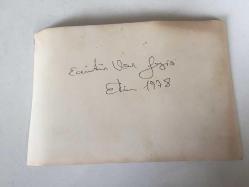 TÜRKİYE CUMHURİYETİ ESKİ BAŞBAKANI BÜLENT ECEVİT'İN ORİJİNAL 3'LÜ AJANS-BASIN FOTOĞRAFI SETİ - 18 x 12 cm EBADINDA - BÜLENT ECEVİT VAN'DA YAĞMURLU BİR GÜNDE HALKIN ARASINA GİRİP HEM HALKI DİNLEYİP HEM DE KONUŞMA YAPARKEN ÇEKİLMİŞ 3 FARKLI KARE, EKİM 1978