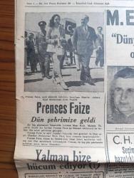 Kudret Gazetesi - Turkish Newspaper - 15 Temmuz 1948 - Ahmet Emin Yalman bize hücum ediyor - Prenses Faize Ankara'ya geldi fotoğraf - M. Erden'in almanlara hitabı dünyanın her tarafında hür insanların belası olan şeylerden inhiraf etmeyeceğiz - Mareşal Fevzi Çakmak çankaya'daki köşkünü millet partisine tahsis etti - güvenlik konseyinde Amerikan teklifleri Arapları kızdırdı - İtalyan komünist lideri Togliatti'ye suikast - tüccar sanayiciler Ticaret bakanı Cemil Sait Barlas ile görüştü - Rize milletvekili Fahri Kurtuluş'a cevap - kahramanlar geçti yazan Zuhuri Danışman Yazı Dizisi - boşanmada sürat rekoru hollywood'da kırıldı - Marlo Oberon'un son filmi Night Song Fotoğrafı - Kamil Koç otobüsleri fotoğraf - Mim Baki Revüsü cebeci'de istasyon yanında Doğan bahçesinde - demiryolları hastanesi dahiliye mütehassısı Ferit Faik Şahenk - fotoğraflarla hadiseler - demokratlar Kongresi Amerika'da liberaller galebe çalıyor - Muammer Karaca tekmil kadrosu ile katibin karısı Cebeci çiçek sinemasında