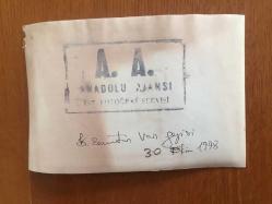 TÜRKİYE CUMHURİYETİ ESKİ BAŞBAKANI BÜLENT ECEVİT'İN ORİJİNAL 4'LÜ AJANS-BASIN FOTOĞRAFI SETİ - 18 x 12 cm EBADINDA - BÜLENT ECEVİT'İN VAN MİTİNGİNDE ÇEKİLMİŞ 4 FARKLI KARE, 30 EKİM 1978