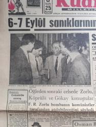 Kudret Gazetesi - Turkish Newspaper - 20 Ekim 1960 - cehaletle savaş yazan Nurettin Ardıçoğlu Başmakale - 6-7 Eylül sanıklarının duruşmasına dün sabah başlandı - Adnan Menderes'in avukatı Burhan Apaydın günün adamı oluverdi Fotoğrafı - Oktay Engin'in kardeşi Dilek Engin bir Yunanlı bombayı kendisinin attığını itiraf etmişti dedi - Celal Bayar Tazıdan 6-7 eylül'e  Fotoğrafı - Adnan Menderes Yunanlılar bombayı biz koyduk der mi Fotoğrafı - Osman Bölükbaşı İstanbul'a gidiyor - öğleden sonraki celsede Fatin Rüştü Zorlu Fuat Köprülü ve Fahrettin Kerim Gökay konuştular - Fatin Rüştü Zorlu bombanın komünistler tarafından atılabileceğini söyledi - ünlü Fransız rejisörü Clouzot Brigitte Bardot'a intihar sahnesini ihtimam ile tekrarlatırken Fotoğrafı - Nijerya kongo'ya asker gönderiyor - CMKP irtica partisi mi yazan Kadircan Kaflı - 31 Mart vakası - 6 7 Eylül hadiseleri nasıl cereyan etmişti  - Mareşal Fevzi Çakmak'a komünistlik damgası vurulmak istenmişti - Futbol Federasyonu toplantısı bitti