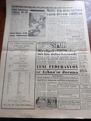 Kudret Gazetesi - Turkish Newspaper - 20 Ekim 1960 - cehaletle savaş yazan Nurettin Ardıçoğlu Başmakale - 6-7 Eylül sanıklarının duruşmasına dün sabah başlandı - Adnan Menderes'in avukatı Burhan Apaydın günün adamı oluverdi Fotoğrafı - Oktay Engin'in kardeşi Dilek Engin bir Yunanlı bombayı kendisinin attığını itiraf etmişti dedi - Celal Bayar Tazıdan 6-7 eylül'e  Fotoğrafı - Adnan Menderes Yunanlılar bombayı biz koyduk der mi Fotoğrafı - Osman Bölükbaşı İstanbul'a gidiyor - öğleden sonraki celsede Fatin Rüştü Zorlu Fuat Köprülü ve Fahrettin Kerim Gökay konuştular - Fatin Rüştü Zorlu bombanın komünistler tarafından atılabileceğini söyledi - ünlü Fransız rejisörü Clouzot Brigitte Bardot'a intihar sahnesini ihtimam ile tekrarlatırken Fotoğrafı - Nijerya kongo'ya asker gönderiyor - CMKP irtica partisi mi yazan Kadircan Kaflı - 31 Mart vakası - 6 7 Eylül hadiseleri nasıl cereyan etmişti  - Mareşal Fevzi Çakmak'a komünistlik damgası vurulmak istenmişti - Futbol Federasyonu toplantısı bitti