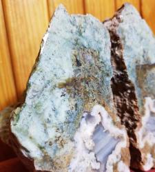 Turkuaz Yosun Akik Dilimi: Büyük Parlatılmış Yeşil Su Taşı, Ev Dekorasyonu - Ağırlık: 2325g - Benzersiz Koleksiyonluk Nadir Parça Kütle