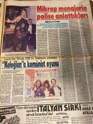 HAFTA SONU GAZETESİ DOĞUM GÜNÜ HEDİYESİ ( Turkish Newspaper ) - 5 HAZİRAN 1987 - TAM TAKIM 8 SAYFADIR -Şakir Şener-Behçet Cantürk-Oya Aydoğan-Sarı Avni-Ahu Tuğba-Figen Han-Bahar Öztan-Yaşar Alptekin-Tonton Osman-Sibel Can-Amanda Lear-Nurcihan Coşkun-Tahir Aktaş-Nihat Coşkun-Gülşen Bubikoğlu-Türkan Şoray-Zeynep-Hülya Avşar-Mahmut Sarıkaya-Doğan Yıldız-Nigar Uluer-Burhan Derwall-Elisabeth Arif Emrah-Yeliz Deveci-Ufuk Deveci Sapık menajer Şakir Şener’in polise verdiği ifadeyi ele geçirdik-Mikroplar-Sanat dünyasında ikinci eroin şoku-Uyuşturucu kaçakçısı Behçet Cantürk’e ilk assolist 100 bine sattım-Eroinçilere son tokat-Tatlıses menajeri ve Behçet Cantürk’ün nonoşlu alemleri-Şehvet delisi Figen Han’la grup seks yaptık-En kahraman enişte-Tonton mücahit görev başında-Kıbrıs’ta aşk başkadır-Bayramlıklar-Abacı şıklığı bedava-Giydikleri milyonluk-Göbek atan gelin-Türbe gibi bir çıplak-Körpe dansöz kart zampara-Acıların kadınının ak umutları-Uyanık organizatörün TRT’ye oyunu-Yuh olsun-Eminönü B