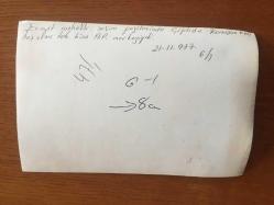 TÜRKİYE CUMHURİYETİ ESKİ BAŞBAKANI BÜLENT ECEVİT'İN MAHALLİ SEÇİMLER İÇİN GİTTİĞİ ÇİĞİLİ'DEKİ MİTİNGDE ADALET PARTİSİ (AP) KARŞIYAKA İLÇESİ BÜYÜK ÇİĞLİ TABELASI OLAN BİNA ve YAN BİNADA CHP BAYRAKLARIYLA MİTİNGİ İZLEYEN HALKI GÖSTEREN ORİJİNAL 2'Lİ AJANS-BASIN FOTOĞRAFI SETİ - 18 x 12 cm EBADINDA - 7 MAYIS 1977