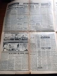 Yeni İstanbul Gazetesi - Turkish Newspaper - 20 Ekim 1960 - adaletin huzurunda - ayrı ayrı 11 sanık yazan İlhan Bardakçı - Fuat Köprülü Fahrettin Kerim Gökay Alaattin Eriş Kemal Hadımlı Oktay Engin duruşmada - Adnan Menderes Dün sorguların yapıldığı mikrofonun önünde uzun müddet kaldı fotoğraf - Celal Bayar ve Adnan Menderes Dün yapılan ithamları reddetti - 6-7 Eylül davası başladı - 6-7 Eylül 2. Baskı yazan Fikret Adil - Ürdün Kralı Hüseyin Cemal Gürsel ve Selim Sarper ile beraber fotoğraf - temizlik seferberliği 1 Kasım'da başlıyor - Polis teşkilat kanunu değişiyor - Ali İpar'a ait dört Şilebi denizcilik bankası çalıştıracak - Ford Taunus - Türk Yunan görüşmeleri bugün Atina'da başlıyor - Memleketçi Demokrat Parti adında yeni bir parti kuruluyor - Fidel Castro'nun sevdiği kadınlar fotoğraflar - Gina Lollobrigida anlatıyor - bugünkü burç falınız - Yüksek Adalet divanı önünde bugün köpek davası - 6 7 Eylül hadiselerine dair son tahkikat kararı - Adnan Menderes  salona götürülürken foto