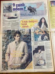 HAFTA SONU GAZETESİ DOĞUM GÜNÜ HEDİYESİ ( Turkish Newspaper ) - 11 ARALIK 1981 - TAM TAKIM 12 SAYFADIR -Emel Sayın-İsmet Kasapoğlu-Nergis Şehri-Ahmet Tahsin-Yılmaz Güney-Hazim Avcı-Türkan Şoray-Cüneyt Arkın-Rüçhan Adlı-Nilüfer-Bekir Çelenk-Filiz Akın-İlker İnanoğlu-Nihal Kıknar-Gülden Bengü-Dans Bilgen-Ferdi Tayfur-Necla Nazır-Rezge Oğan-Mehmet Ali Paşa Onları Uludağ’da yakaladık-Yılmaz Güney’e Yunanlılar kucak açtı-Banker sevgiliden ayrılmanın bedeli BMW-9 canlı adam-Erkek dediğiniz kazak olmalı-Lolita Nilüfer vicdan azabı çekiyor-Şimdi de gelin ihraç ediyoruz-Filiz Akın Paris’te butik açıyor-Ferdi Tayfur bevliyecide ne arıyor-Mısır’dan gelen 50 milyonluk müjde-Derdini herkesten saklıyor-Hele Necla Nazır duysun hiç istemiyor-Korkuların en büyüğü icra korkusu-Kocasının ilk karısı kanser Bu dostluktan maraz doğacak-Hem korkuyor hem-Bizim kaçak sığınacak bir ülke arıyor-Diplomat beyin çamaşırları-Lolita Nilüfer’in gözyaşları-“Kürk” ve şıklığınız-Kadın kadına sohbet-Gecmiş olsun-Yapı Kred