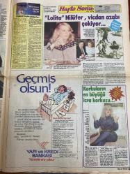 HAFTA SONU GAZETESİ DOĞUM GÜNÜ HEDİYESİ ( Turkish Newspaper ) - 11 ARALIK 1981 - TAM TAKIM 12 SAYFADIR -Emel Sayın-İsmet Kasapoğlu-Nergis Şehri-Ahmet Tahsin-Yılmaz Güney-Hazim Avcı-Türkan Şoray-Cüneyt Arkın-Rüçhan Adlı-Nilüfer-Bekir Çelenk-Filiz Akın-İlker İnanoğlu-Nihal Kıknar-Gülden Bengü-Dans Bilgen-Ferdi Tayfur-Necla Nazır-Rezge Oğan-Mehmet Ali Paşa Onları Uludağ’da yakaladık-Yılmaz Güney’e Yunanlılar kucak açtı-Banker sevgiliden ayrılmanın bedeli BMW-9 canlı adam-Erkek dediğiniz kazak olmalı-Lolita Nilüfer vicdan azabı çekiyor-Şimdi de gelin ihraç ediyoruz-Filiz Akın Paris’te butik açıyor-Ferdi Tayfur bevliyecide ne arıyor-Mısır’dan gelen 50 milyonluk müjde-Derdini herkesten saklıyor-Hele Necla Nazır duysun hiç istemiyor-Korkuların en büyüğü icra korkusu-Kocasının ilk karısı kanser Bu dostluktan maraz doğacak-Hem korkuyor hem-Bizim kaçak sığınacak bir ülke arıyor-Diplomat beyin çamaşırları-Lolita Nilüfer’in gözyaşları-“Kürk” ve şıklığınız-Kadın kadına sohbet-Gecmiş olsun-Yapı Kred