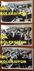 TÜRKİYE CUMHURİYETİ ESKİ BAŞBAKANI BÜLENT ECEVİT'İN ORİJİNAL 3'LÜ AJANS-BASIN FOTOĞRAFI SETİ - 18 x 12 cm EBADINDA - BÜLENT ECEVİT MARDİN'E BAĞLI MAZIDAĞI İLÇESİNDE FOSFAT TESİSLERİNİN TEMEL ATMA TÖRENİNDE DUA EDERKEN ve KÜREKLE BETON HARCI DÖKERKEN ÇEKİLMİŞ 3 FARKLI KARE, 29 TEMMUZ 1979