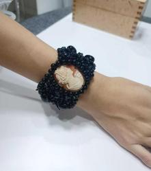 Vintage AMEDEO Hakiki Shell Cameo ve Siyah Oniks Taşlarıyla Elde Örülmüş Bilezik Bileklik