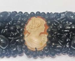 Vintage AMEDEO Hakiki Shell Cameo ve Siyah Oniks Taşlarıyla Elde Örülmüş Bilezik Bileklik