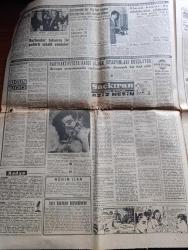 Akşam Gazetesi - Turkish Newspaper - 5 Mayıs 1959 - İsmet İnönü'nün İstanbul'a gelişi ile ilgili olayların neşri yasaklandı - CHP genel başkanı İsmet İnönü'nün İzmir'den ayrılışı gayet sessiz oldu fotoğraf - CHP milletvekilleri meclis çalışmalarına katılmadı - Irak'tan 3000 kişi daha iltica etti fotoğraf - Bessüsinde Şeyh Reşit'e bağlı Bredost kabilesi mensupları istirahatte fotoğraf - Kıbrıs Türk lideri Fazıl Küçük Dün Ankara'ya geldi - saçkıran mizahi roman yazan Aziz Nesin Yazı Dizisi - İstanbul'da bugün bu gece sinema tiyatro programı - İstanbul Ankara Radyosu programı - 19 Mayıs hazırlıkları - İstanbul erkek Lisesi'nin 75. Kuruluş yıldönümü - az gittik uz gittik yazan Aziz Nesin - Tiger hava tatbikatı dün başladı fotoğraf - Lolita yazan Vladimir Nabokov Yazı Dizisi - Brigitte Bardot'nun rakibi Jackie Lane'i uçak kazasından yıldızlar kurtardı Fotoğrafı - Fenerbahçe 4 kişilik bir mali komite kuruyor - Hollandalılar milli maçta bizi favori gösteriyorlar - Beşiktaş'ın transferleri