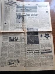 Akşam Gazetesi - Turkish Newspaper - 5 Mayıs 1959 - İsmet İnönü'nün İstanbul'a gelişi ile ilgili olayların neşri yasaklandı - CHP genel başkanı İsmet İnönü'nün İzmir'den ayrılışı gayet sessiz oldu fotoğraf - CHP milletvekilleri meclis çalışmalarına katılmadı - Irak'tan 3000 kişi daha iltica etti fotoğraf - Bessüsinde Şeyh Reşit'e bağlı Bredost kabilesi mensupları istirahatte fotoğraf - Kıbrıs Türk lideri Fazıl Küçük Dün Ankara'ya geldi - saçkıran mizahi roman yazan Aziz Nesin Yazı Dizisi - İstanbul'da bugün bu gece sinema tiyatro programı - İstanbul Ankara Radyosu programı - 19 Mayıs hazırlıkları - İstanbul erkek Lisesi'nin 75. Kuruluş yıldönümü - az gittik uz gittik yazan Aziz Nesin - Tiger hava tatbikatı dün başladı fotoğraf - Lolita yazan Vladimir Nabokov Yazı Dizisi - Brigitte Bardot'nun rakibi Jackie Lane'i uçak kazasından yıldızlar kurtardı Fotoğrafı - Fenerbahçe 4 kişilik bir mali komite kuruyor - Hollandalılar milli maçta bizi favori gösteriyorlar - Beşiktaş'ın transferleri