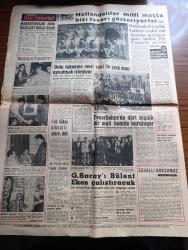 Akşam Gazetesi - Turkish Newspaper - 5 Mayıs 1959 - İsmet İnönü'nün İstanbul'a gelişi ile ilgili olayların neşri yasaklandı - CHP genel başkanı İsmet İnönü'nün İzmir'den ayrılışı gayet sessiz oldu fotoğraf - CHP milletvekilleri meclis çalışmalarına katılmadı - Irak'tan 3000 kişi daha iltica etti fotoğraf - Bessüsinde Şeyh Reşit'e bağlı Bredost kabilesi mensupları istirahatte fotoğraf - Kıbrıs Türk lideri Fazıl Küçük Dün Ankara'ya geldi - saçkıran mizahi roman yazan Aziz Nesin Yazı Dizisi - İstanbul'da bugün bu gece sinema tiyatro programı - İstanbul Ankara Radyosu programı - 19 Mayıs hazırlıkları - İstanbul erkek Lisesi'nin 75. Kuruluş yıldönümü - az gittik uz gittik yazan Aziz Nesin - Tiger hava tatbikatı dün başladı fotoğraf - Lolita yazan Vladimir Nabokov Yazı Dizisi - Brigitte Bardot'nun rakibi Jackie Lane'i uçak kazasından yıldızlar kurtardı Fotoğrafı - Fenerbahçe 4 kişilik bir mali komite kuruyor - Hollandalılar milli maçta bizi favori gösteriyorlar - Beşiktaş'ın transferleri