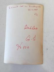 TÜRKİYE CUMHURİYETİ ESKİ BAŞBAKANI BÜLENT ECEVİT'İN ORİJİNAL 2'Lİ FOTOĞRAF SETİ - 18 x 12 cm EBADINDA - BÜLENT ECEVİT, CUMHURİYET HALK PARTİSİ'NİN (CHP) 24. KURULTAYINI KOLTUĞUNDAN GÜNEŞ GÖZLÜKLERİYLE MERAKLA TAKİP ETTİĞİ ANLARDA AYNI KAREDE ÇEKİLMİŞ 2 FARKLI POZ. 27 MAYIS 1979