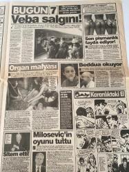 BUGÜN GAZETESİ DOĞUM GÜNÜ HEDİYESİ- 26 EYLÜL 1994 - TURKİSH NEWSPAPER - TAM TAKIM 8 SAYFADIR - Engin Civan-Tansu Çiller-Mehmet Yazar-Mesut Yılmaz-Ömer Yeşilyurt-Füsun Onat-Tanju Sürmeli-Melik Safi Duyar-Bedriye Aslan-Haydar Dümen-Ayşel Esen-Avhan Fırlak-Sami Nebioğlu-Nevzat Çelik-Şahin Altan-Ömer Ayçiçek-Uğur Gürkan-Tanju Topaç-Güneri Civaoğlu-Jale Şengün Kıranlı-Mümtaz Soysal-Marion Brando-Cheyanne Brando-Antonio Guidi-Boris Yeltsin-Slobodan Milosevic- Engin Civanım dolar istiyor canım-Batak rekortmeni-ANAP’ın Özallara vefa borcu yok-Taş devri Füsun-Çingene palamudu 75 bine oturdu-Kirli eller çitileyecek-Tını mini gecelik-Hafızanın ilacı oksijen-Veba salgını-Son pişmanlık fayda ediyor-Beddua okuyor-Organ mafyası-Milosevic’in oyunu tuttu-Madalyonun tersi-Kardeş acısı-Arkadaş kurbanı-Tren altında kaldı-Bilinmeyen Refah-Rüşvetten dakika dakika görüntüler-Libos Hakkı’ya mutluluk hapı-Jale’den sevgiler-Karanlıktaki El