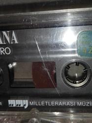 Kaset Nirvana in utero albümü. Orijinal. Kartoneti yok. Kasette çalışmasını etkilemeyen minik kırık ile çatlak var. Baştan sona sorunsuz çalışıyor.