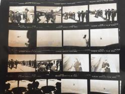 TÜRKİYE CUMHURİYETİ ESKİ BAŞBAKANI BÜLENT ECEVİT'İN ORİJİNAL AJANS-BASIN FOTOĞRAFI - 24 x 18 cm EBADINDA - BÜLENT ECEVİT DOĞU İLLERİ GEZİSİNDE VAN'DA ÇEKİLMİŞ 24 FARKLI KARE TEK FOTOĞRAFTA. HER BİR KARE 4,5 x 3,5 cm EBADINDA MİNİ BOYDADIR, 18 HAZİRAN 1978