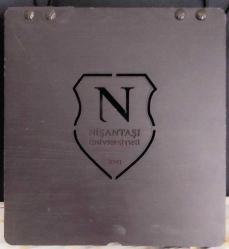 NİŞANTAŞI ÜNİVERSİTESİ LOGOLU AHŞAP PLAKET KUTUSU