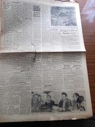 Zafer Gazetesi - Turkish Newspaper - 12 Mayıs 1962 - liderlerin dünkü toplantısında af için bir netice alınamadı - Üç parti umumi afta ısrar ediyor - Türk İş Birinci bölge temsilcisi İsmail Topkar basın toplantısında fotoğraf - Kızılay hemşire okulu kep giyme töreni  - Cumhuriyet Halk Partisi'nin af için yaptığı teklif nefret uyandırdı - Cemal Gürsel af lazım dedi - Ticaret odası Servet beyanını istemiyor - Kızılay Eyüp şubesi 1100 kişiyi giydirdi - Florence Nightingale'nin doğum yılı kutlandı - Hz Muhammed Mustafa derleyen ve yazan Ahmet Mümtaz Kafdağlı Yazı Dizisi - kaytaran turistler yazan Va Nu - burç falınız - Rejisör Alfred Hitchcock son filminde kuşlarla insanları çarpıştırıyor Fotoğrafı - kolalı gömlek giymekten nefret eden bir aktör George Hamilton Fotoğrafı - bayramda dükkanlar kapanmayacak - Galatasaray Stoke City'e  galip - emirgan'daki güreşçiler havuz başında bir arada görülüyor fotoğraf - milli lig'de bugün baraj korkusu gün geçtikçe devleşiyor - Suat Mamat fotoğraf