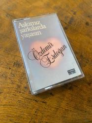 ÖZDEMİR ERDOĞAN - AŞKIMIZ ŞARKILARDA YAŞASIN - KASET